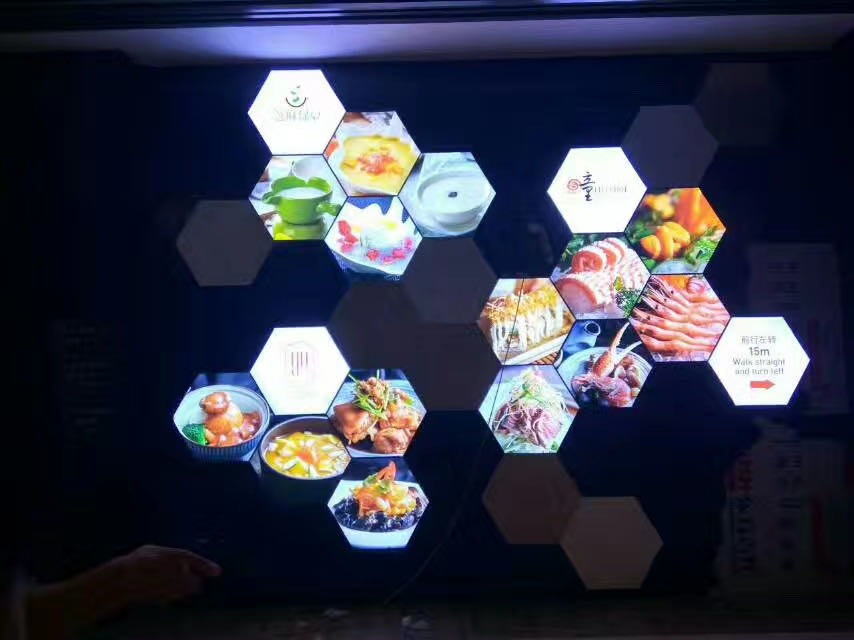 在现代室内设计中,异形灯箱吊顶逐渐成为了一种独特而吸引人的选择!它